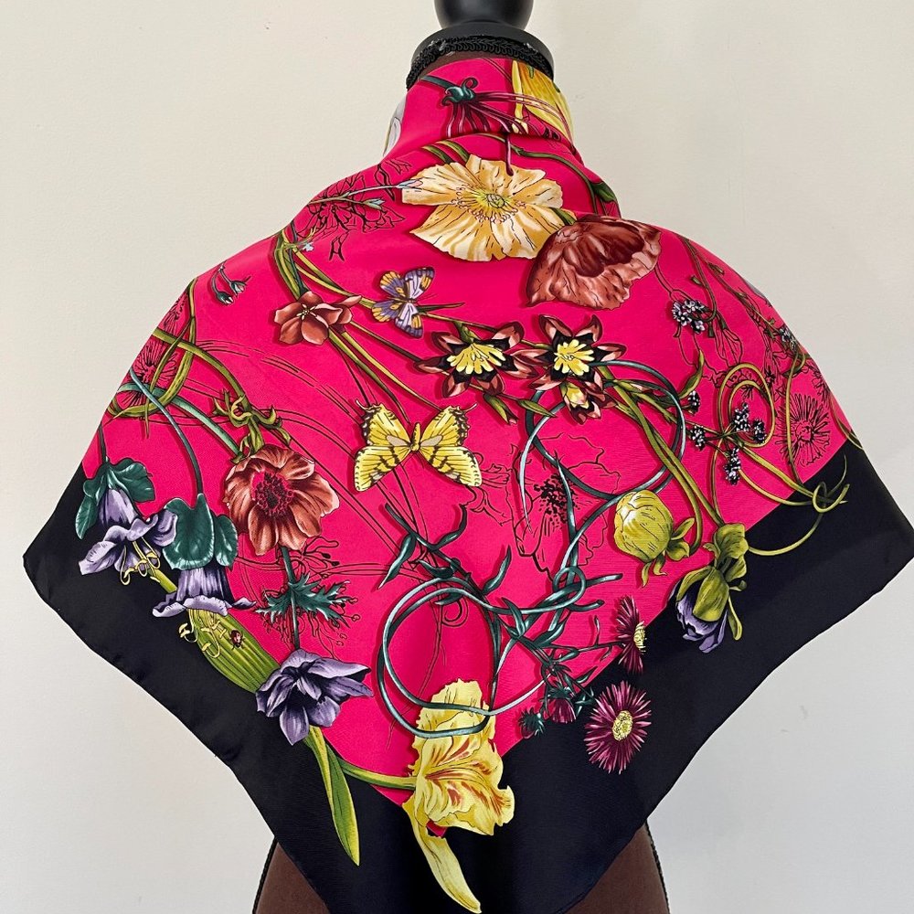 New Gucci Scarf Iconic Floral Print Silk Wrap with Gucci Gift Box - Picture 7 of 15
